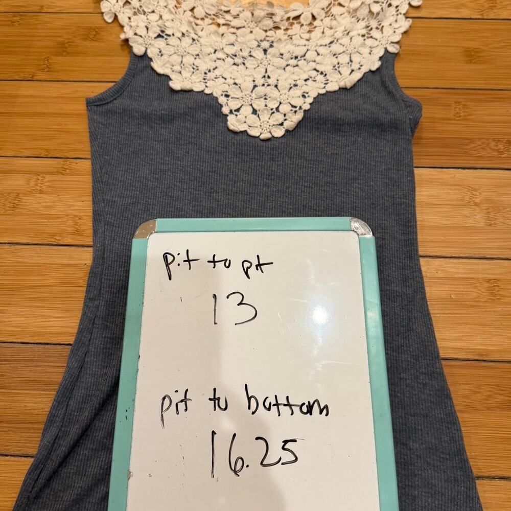 A'reve grey and cream crochet loral lace  tank top Sz S Boho